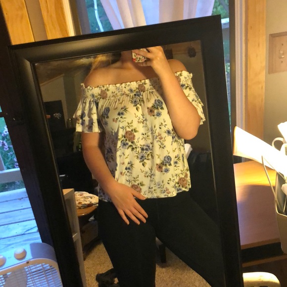 American Eagle Outfitters Tops - American Eagle Off the Shoulder Top